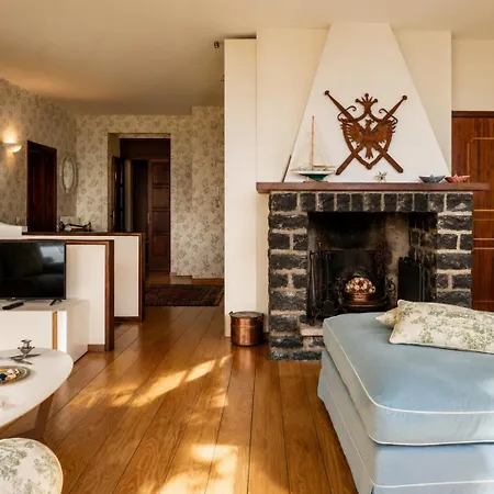 Le Rose, * ميناجيو